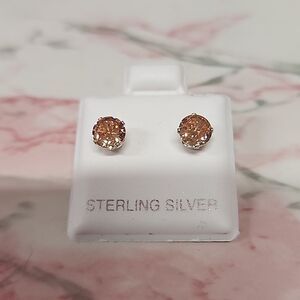 Topaz 925 4mm stud earings NWT SUPER BRILLIANT